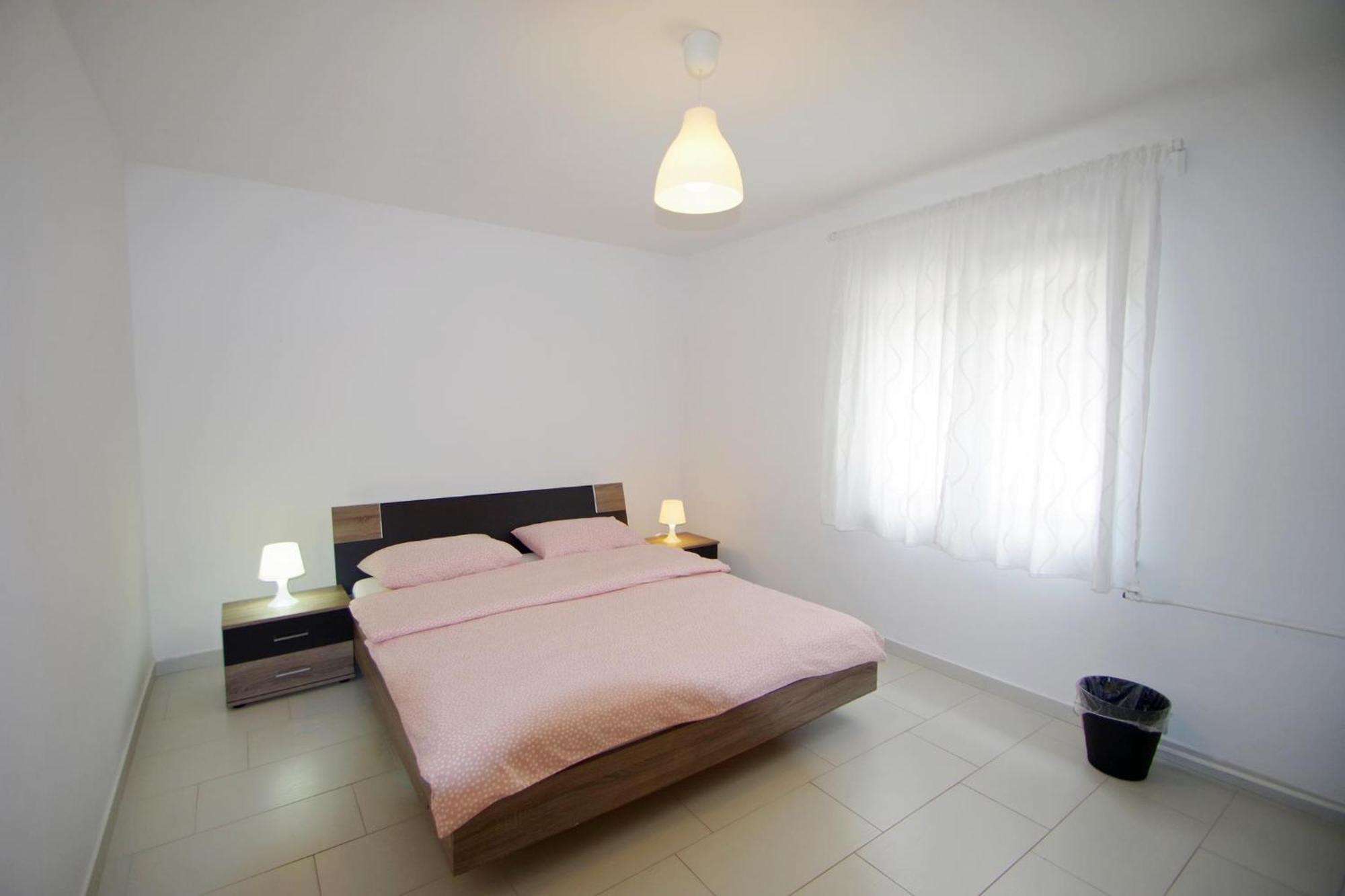 Apartments Nikolina Rakalj Εξωτερικό φωτογραφία