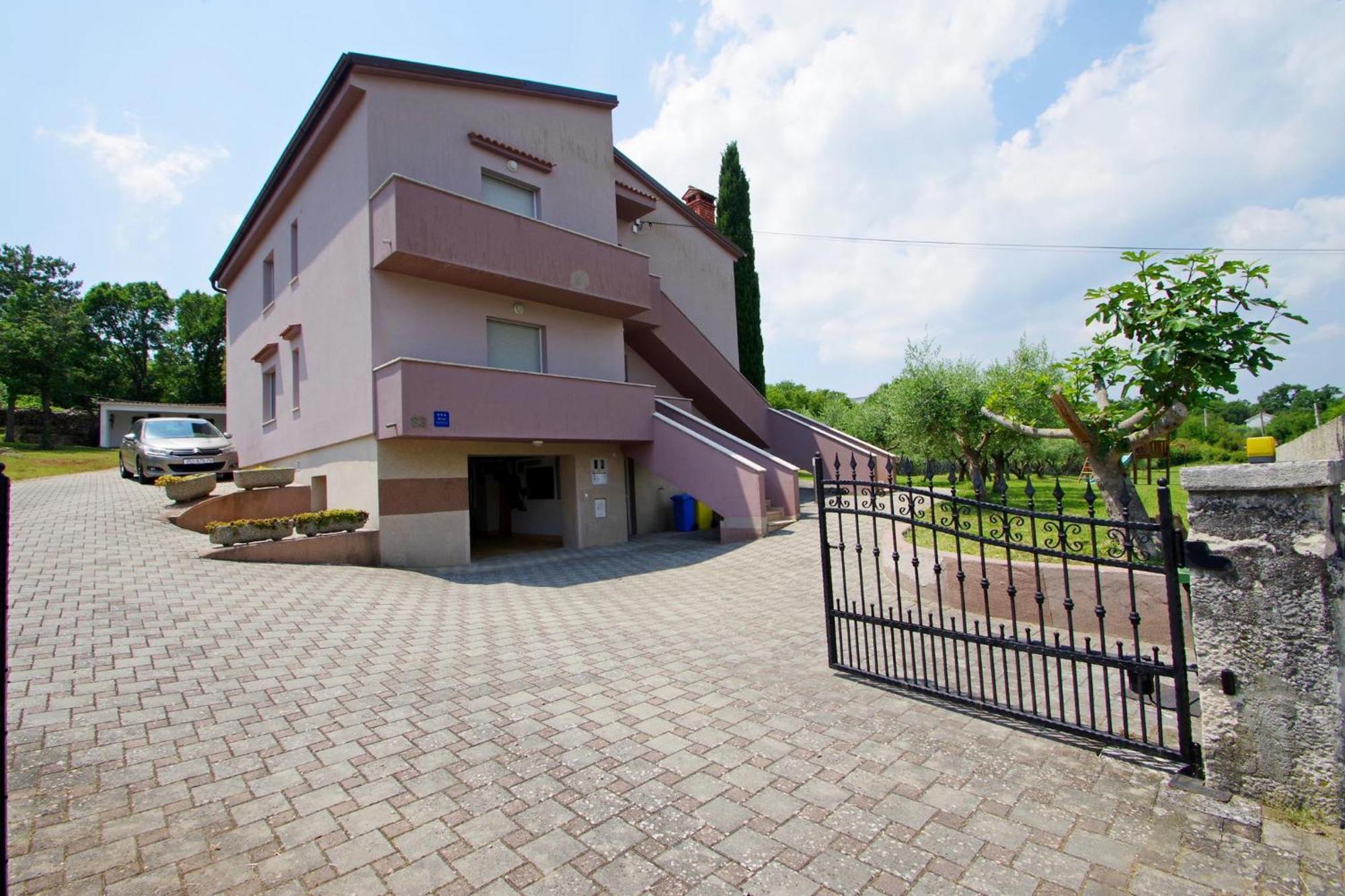 Apartments Nikolina Rakalj Εξωτερικό φωτογραφία