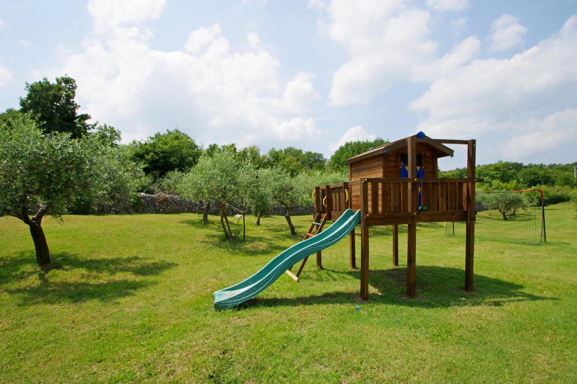 Apartments Nikolina Rakalj Εξωτερικό φωτογραφία